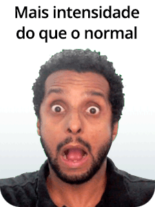 Composição com texto e fotografia. Na parte superior, está escrita a palavra “Normal” em letras pretas. Abaixo, um homem de pele parda, cabelos cacheados, curtos e pretos, e barba preta. Ele aparece do pescoço para cima, com o rosto voltado para frente, expressão neutra, olhos abertos e boca fechada.